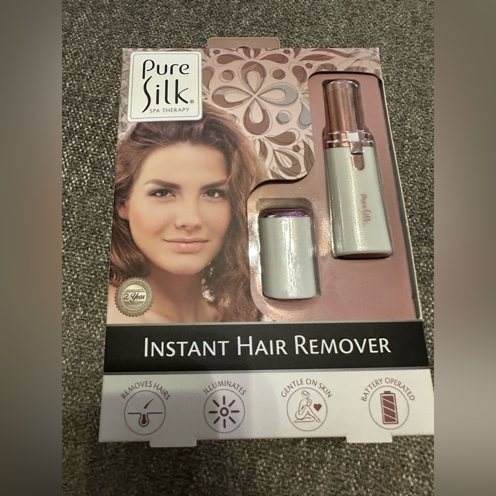 Pure Silk Instant Hair Remover New In Box Battery Operated Illuminated.